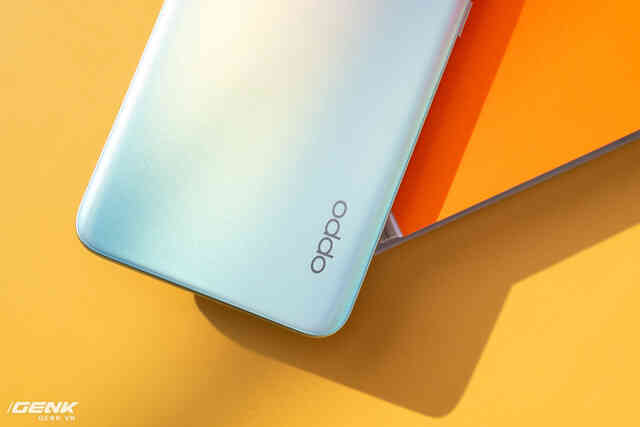 Trên tay OPPO A76: Thiết kế thời trang, pin khủng, có sạc nhanh nhất phân khúc, giá dưới 6 triệu đồng - Ảnh 9. Trên tay OPPO A76: Thiết kế thời trang, pin khủng, có sạc nhanh nhất phân khúc, giá dưới 6 triệu đồng - Ảnh 9.
