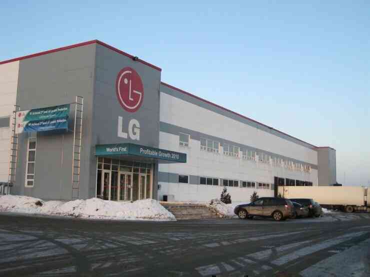 LG theo chân Samsung ngừng giao hàng sang Nga