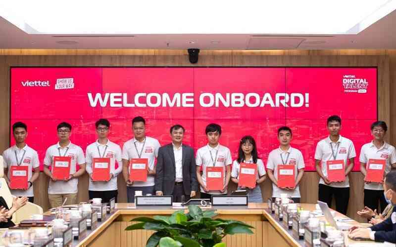 Cơ hội để sinh viên xuất sắc ngành công nghệ thực tập tại Viettel trong các dự án chuyển đổi số quốc gia