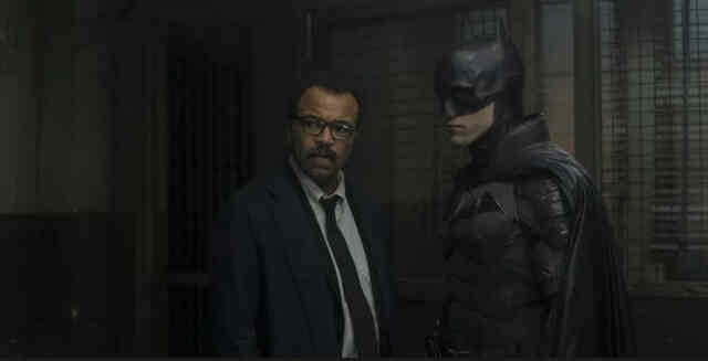 Những easter egg thú vị trong The Batman: Kết hợp cả tá bộ truyện về Người Dơi đỉnh nhất lịch sử DC, trải thảm sẵn sàng đón hàng loạt phản đình đám trong tương lai - Ảnh 11. Những easter egg thú vị trong The Batman: Kết hợp cả tá bộ truyện về Người Dơi đỉnh nhất lịch sử DC, trải thảm sẵn sàng đón hàng loạt phản đình đám trong tương lai - Ảnh 11.
