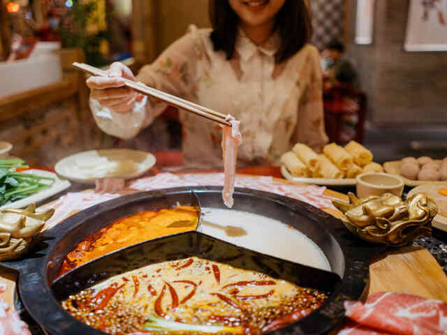 Đột nhiên phải cách ly tại nhà hàng lẩu là trải nghiệm như thế nào?