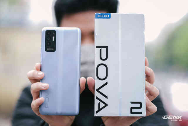 Đây là smartphone cấu hình giống Bphone A40, pin 7000mAh nhưng giá rẻ hơn