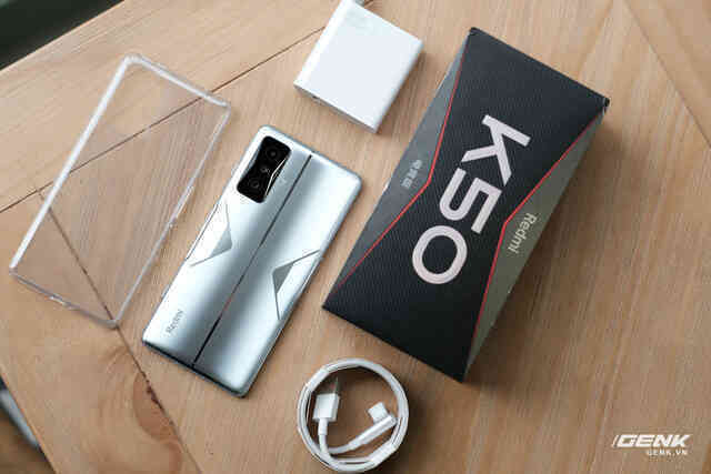 Trên tay Redmi K50 Gaming: Cấu hình Snapdragon 8 Gen 1 khủng, sạc siêu nhanh 120W, giá chỉ 13.5 triệu nhưng vẫn có một nhược điểm "chí mạng" cần khắc phục!