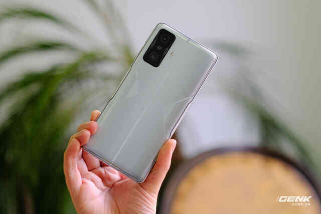 Trên tay Redmi K50 Gaming: Cấu hình Snapdragon 8 Gen 1 khủng, sạc siêu nhanh 120W, giá chỉ 13.5 triệu nhưng vẫn có một nhược điểm "chí mạng" cần khắc phục! - Ảnh 2. Trên tay Redmi K50 Gaming: Cấu hình Snapdragon 8 Gen 1 khủng, sạc siêu nhanh 120W, giá chỉ 13.5 triệu nhưng vẫn có một nhược điểm "chí mạng" cần khắc phục! - Ảnh 2.