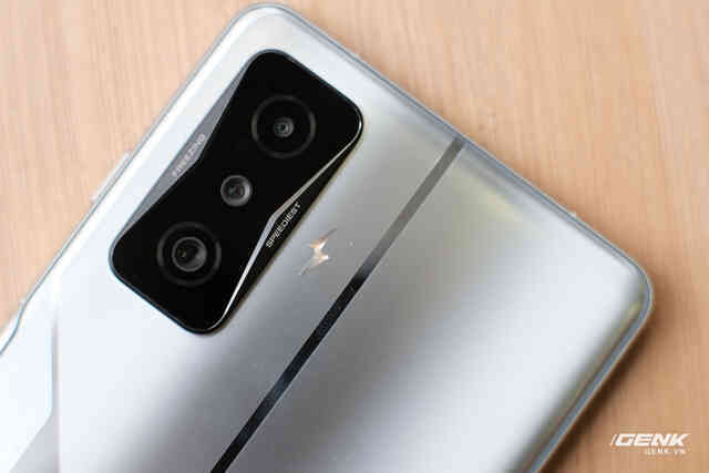 Trên tay Redmi K50 Gaming: Cấu hình Snapdragon 8 Gen 1 khủng, sạc siêu nhanh 120W, giá chỉ 13.5 triệu nhưng vẫn có một nhược điểm "chí mạng" cần khắc phục! - Ảnh 4. Trên tay Redmi K50 Gaming: Cấu hình Snapdragon 8 Gen 1 khủng, sạc siêu nhanh 120W, giá chỉ 13.5 triệu nhưng vẫn có một nhược điểm "chí mạng" cần khắc phục! - Ảnh 4.