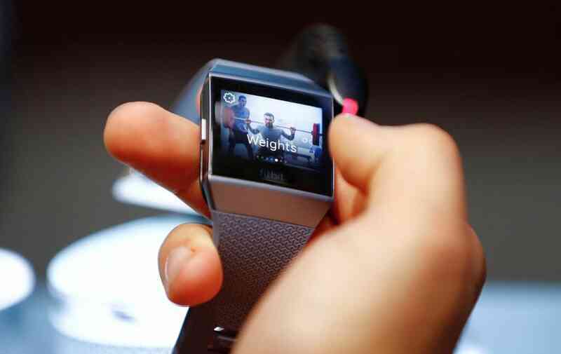 Đồng hồ Fitbit gây bỏng cổ tay ảnh 2 Dong ho Fitbit gay bong co tay anh 2