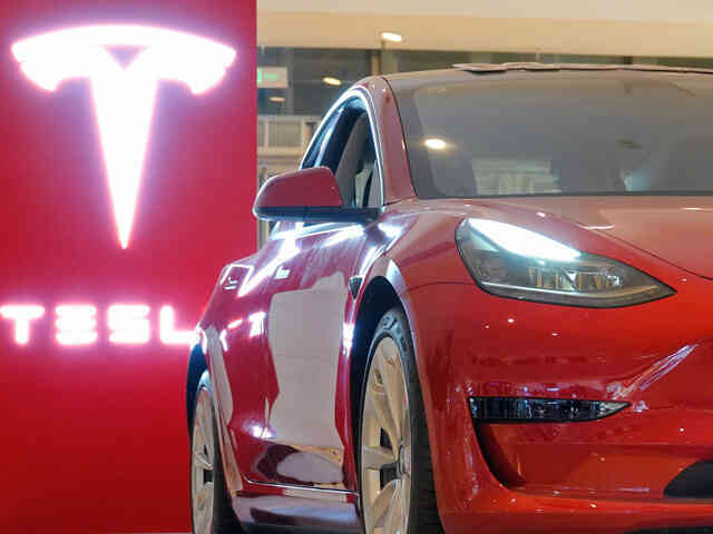 Mỹ: Xe Tesla đột ngột dừng lại trên đường, gây tai nạn liên hoàn khiến tài xế thiệt mạng