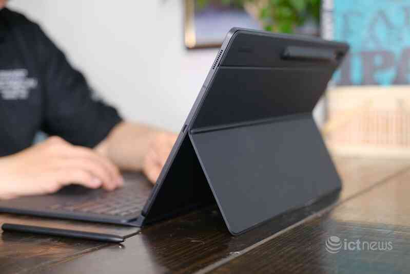 Hình ảnh Galaxy Tab S8 Ultra: Màn hình lớn, có bút S Pen