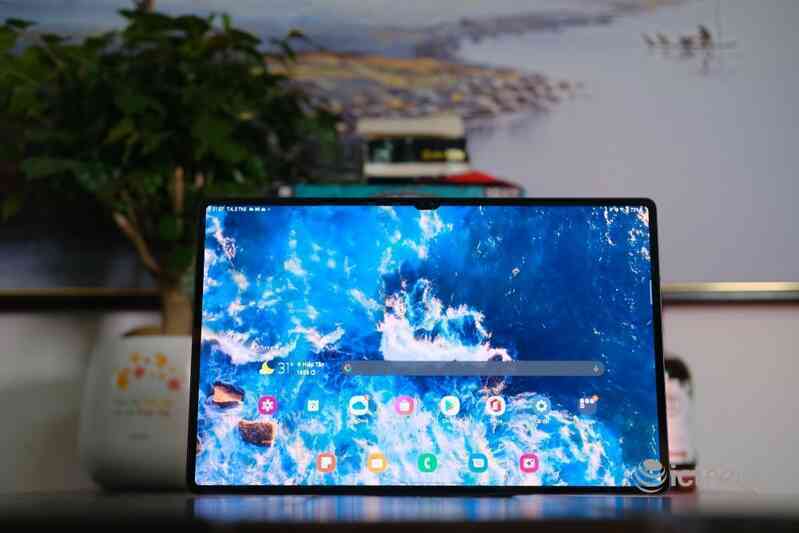 Hình ảnh Galaxy Tab S8 Ultra: Màn hình lớn, có bút S Pen
