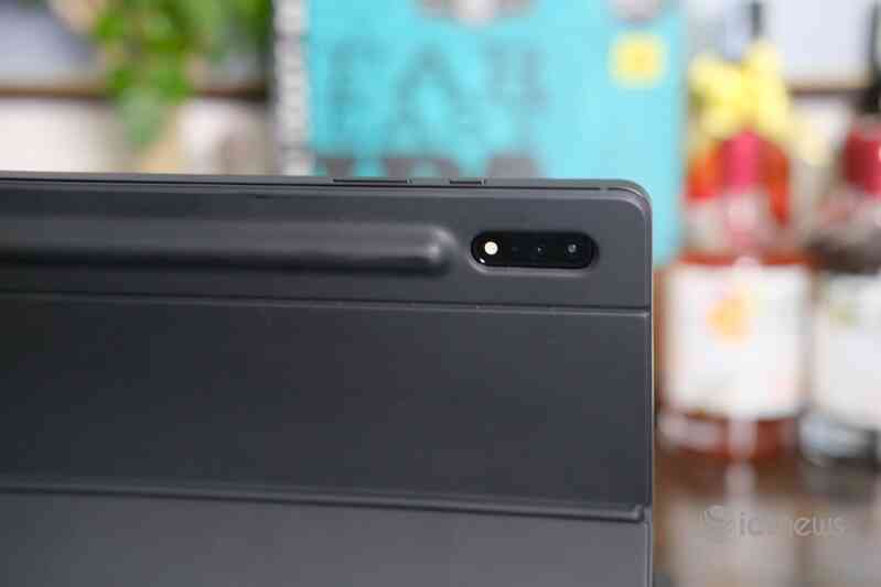 Hình ảnh Galaxy Tab S8 Ultra: Màn hình lớn, có bút S Pen