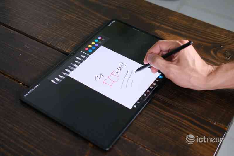 Hình ảnh Galaxy Tab S8 Ultra: Màn hình lớn, có bút S Pen