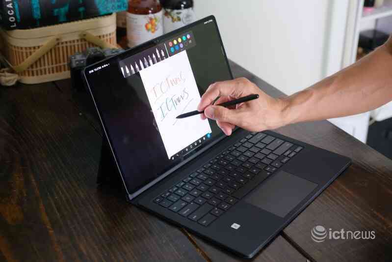 Hình ảnh Galaxy Tab S8 Ultra: Màn hình lớn, có bút S Pen