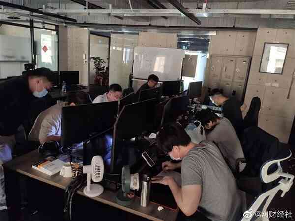 Mất điện, một công ty yêu cầu nhân viên viết code trên giấy: Không thể trì hoãn tiến độ công việc!