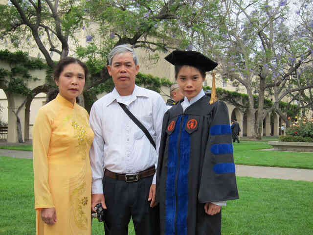 Nữ chuyên gia 'màng sinh học' đi làm hàng không vũ trụ