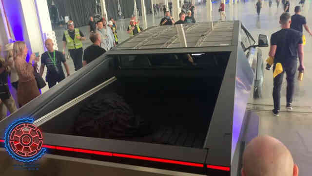 Cận cảnh chiếc Cybertruck của Tesla: được lắp ráp sơ sài, màu còn không đồng nhất