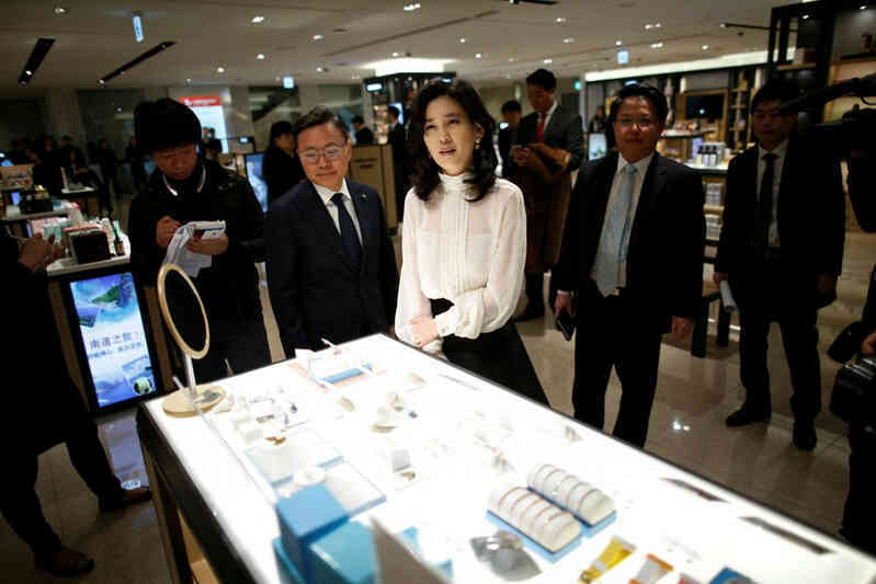 Công chúa của tập đoàn Samsung: Tốt nghiệp đại học danh tiếng, là nữ tỷ phú giàu thứ 2 Hàn Quốc nhưng cuộc đời tóm gọn bằng 2 chữ bi kịch - Ảnh 4. Công chúa của tập đoàn Samsung: Tốt nghiệp đại học danh tiếng, là nữ tỷ phú giàu thứ 2 Hàn Quốc nhưng cuộc đời tóm gọn bằng 2 chữ bi kịch - Ảnh 4.