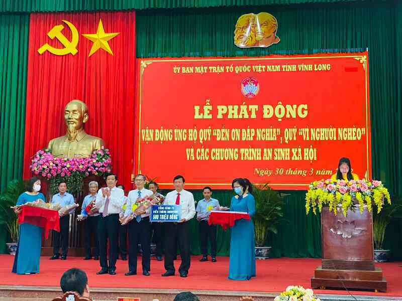 MobiFone thực hiện chương trình an sinh xã hội tại Vĩnh Long
