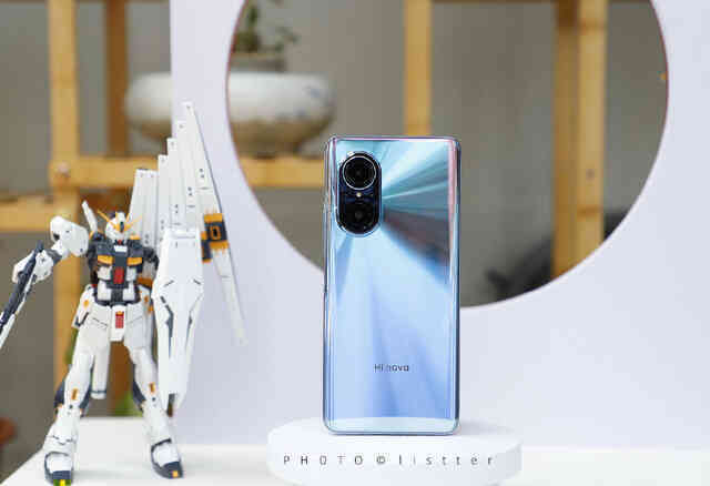 Huawei &quot;lách luật&quot;, ra mắt smartphone 5G tại Trung Quốc - Ảnh 2.
