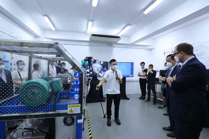 Đại học Bách khoa TP.HCM lập phòng thí nghiệm công nghệ ô tô