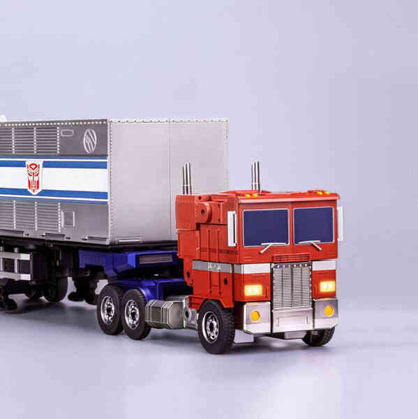 Robot đồ chơi Optimus Prime được nâng cấp thêm xe moóc cực xịn sò, có thể tự động biến hình thông qua vài câu lệnh đơn giản  - Ảnh 11.