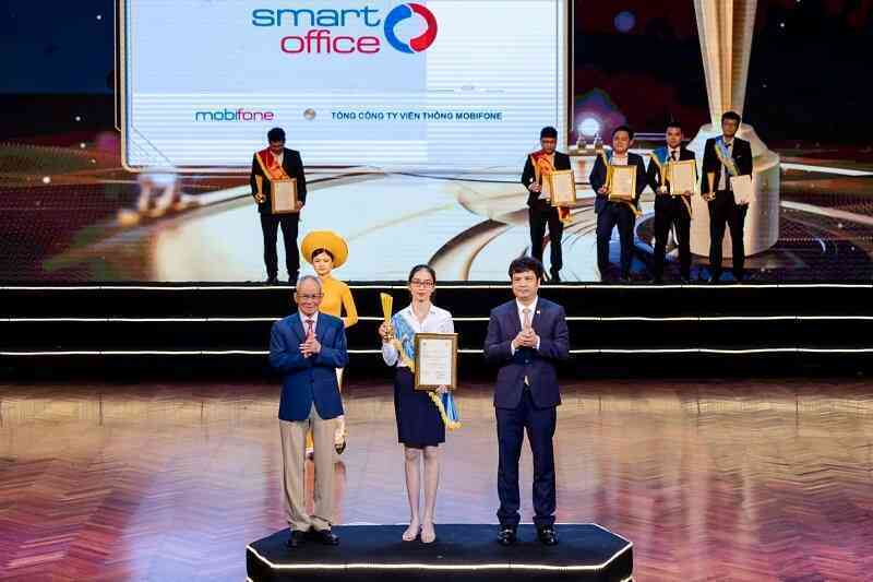 MobiFone vinh dự nhận 9 giải thưởng Sao Khuê 2022