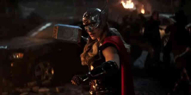 YouTuber chế ra búa thần của Thor với khả năng "phóng sét" trong thực tế