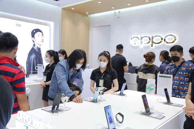 OPPO chính thức ra mắt OPPO Experience Store mới tại Aeon Mall Bình Tân (TP.HCM) - Ảnh 5. OPPO chính thức ra mắt OPPO Experience Store mới tại Aeon Mall Bình Tân (TP.HCM) - Ảnh 5.