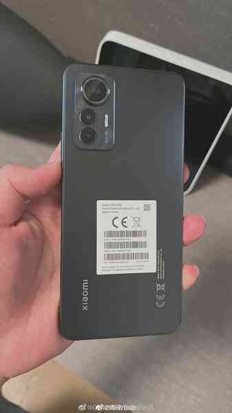 Ảnh thực tế Xiaomi 12 Lite: Khung viền vuông, Snapdragon 778G, sạc nhanh 67W