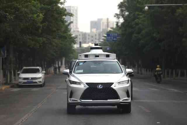 Trung Quốc lần đầu tiên cấp phép cho taxi tự lái, dùng Toyota Lexus, giá bình dân - Ảnh 1. Trung Quốc lần đầu tiên cấp phép cho taxi tự lái, dùng Toyota Lexus, giá bình dân - Ảnh 1.