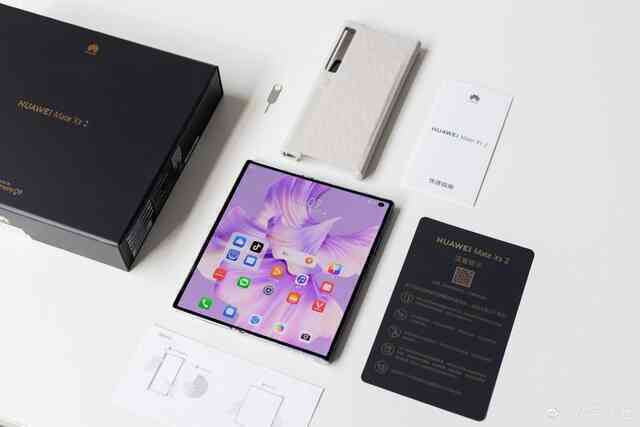 Ảnh thực tế Huawei Mate XS 2 với thiết kế mới, phần cứng lỗi thời, giá cao - Ảnh 2. Ảnh thực tế Huawei Mate XS 2 với thiết kế mới, phần cứng lỗi thời, giá cao - Ảnh 2.