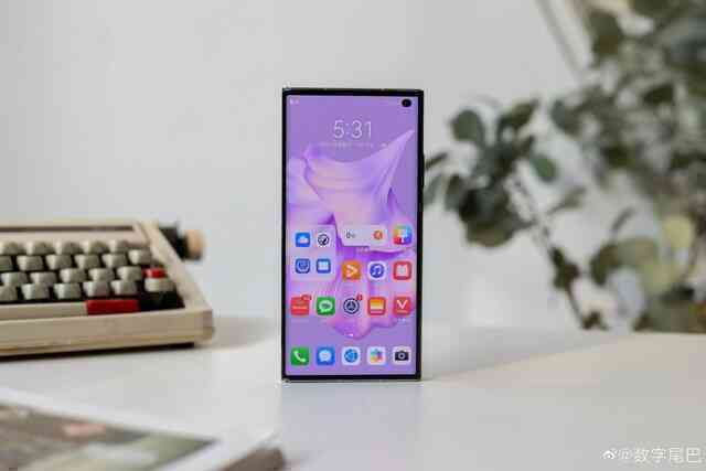 Ảnh thực tế Huawei Mate XS 2 với thiết kế mới, phần cứng lỗi thời, giá cao - Ảnh 11. Ảnh thực tế Huawei Mate XS 2 với thiết kế mới, phần cứng lỗi thời, giá cao - Ảnh 11.