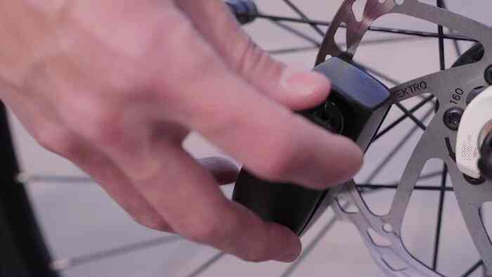 Đến cả khóa phanh đĩa xe máy, xe đạp giờ cũng mở khóa bằng vân tay không khác gì smartphone rồi