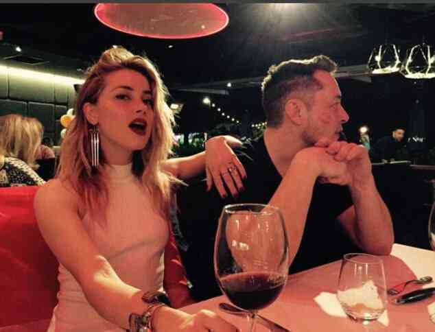 Là tỷ phú, thiên tài kinh doanh cũng không thể qua ải mỹ nhân: Elon Musk bị Amber Heard lừa tình, giả yêu, dụ chuyển hộ 500.000 USD tiền từ thiện - Ảnh 1. Là tỷ phú, thiên tài kinh doanh cũng không thể qua ải mỹ nhân: Elon Musk bị Amber Heard lừa tình, giả yêu, dụ chuyển hộ 500.000 USD tiền từ thiện - Ảnh 1.