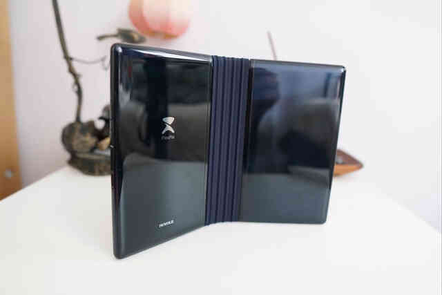 Nhà sản xuất smartphone gập đầu tiên trên thế giới sắp phá sản