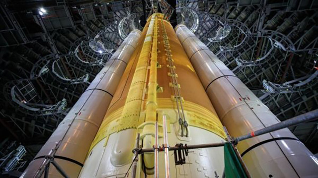 Chuẩn bị phóng lên Mặt Trăng, tên lửa NASA bất ngờ bị 4 tia sét đánh trúng liên tiếp