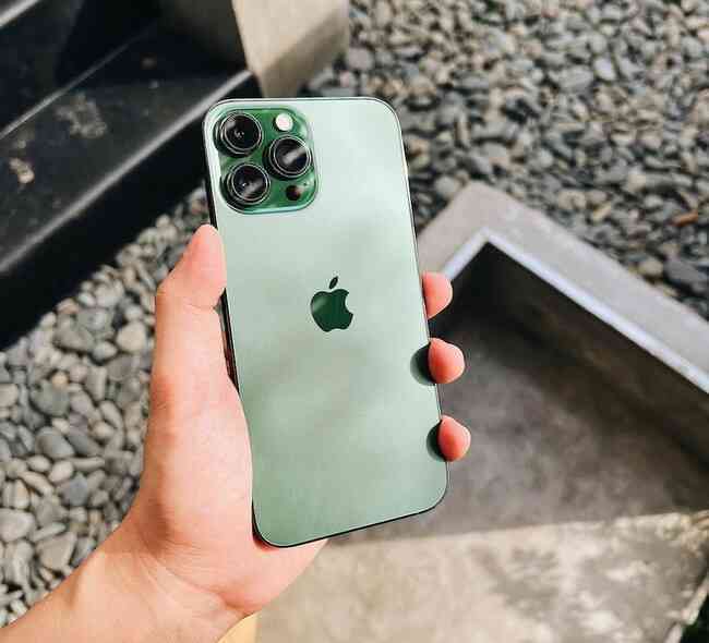 Vì sao iPhone 13 màu xanh lá gây sốt ở Việt Nam?