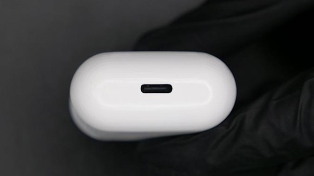 Không chờ Apple, chàng kỹ sư làm ra chiếc AirPods đầu tiên trên thế giới có cổng USB-C - Ảnh 1.