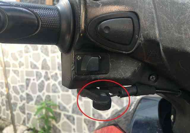 Những chi tiết nhỏ xíu trên xe máy có tính năng an toàn các chị em nhất định phải biết! - Ảnh 2. Những chi tiết nhỏ xíu trên xe máy có tính năng an toàn các chị em nhất định phải biết! - Ảnh 2.