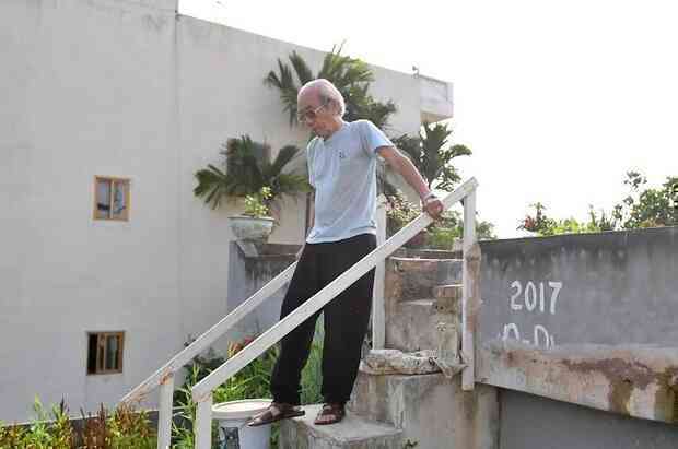 Cụ ông 87 tuổi chịu chơi mang cả cái ao đặt trên mái nhà rồi trồng rau nuôi cá: Nhiều người nói tôi liều lĩnh - Ảnh 10. Cụ ông 87 tuổi chịu chơi mang cả cái ao đặt trên mái nhà rồi trồng rau nuôi cá: Nhiều người nói tôi liều lĩnh - Ảnh 10.