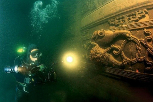  Khám phá Atlantis Phương Đông: Thành phố cổ nằm sâu dưới lòng hồ, có niên đại 1300 năm và kiến trúc kì vĩ khiến nhiều người phải nổi da gà  - Ảnh 7.