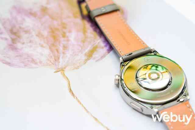 Trải nghiệm nhanh Huawei Watch GT 3 Pro: Ngoại hình nâng cấp sang trọng tinh tế, sử dụng toàn vật liệu xịn, pin vẫn rất "trâu", giá từ 8.5 triệu đồng - Ảnh 7. Trải nghiệm nhanh Huawei Watch GT 3 Pro: Ngoại hình nâng cấp sang trọng tinh tế, sử dụng toàn vật liệu xịn, pin vẫn rất "trâu", giá từ 8.5 triệu đồng - Ảnh 7.
