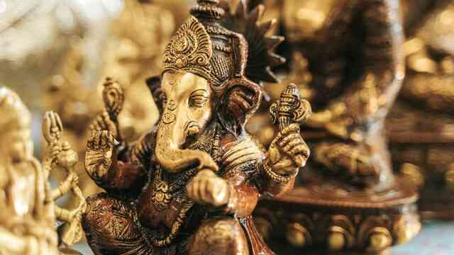 Băng trộm cổ vật trả lại tượng thần cho ngôi đền 300 tuổi vì tối nào về ngủ cũng gặp ác mộng