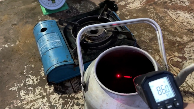 So găng bếp đun dầu thải và bếp gas: có thực sự là tiết kiệm gấp 10 không? - Ảnh 10. So găng bếp đun dầu thải và bếp gas: có thực sự là tiết kiệm gấp 10 không? - Ảnh 10.