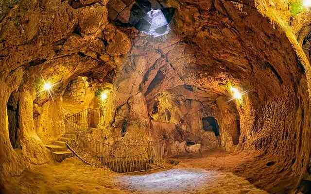 Đang sửa tầng hầm, người đàn ông phát hiện cả một thành phố cổ sâu 18 tầng bên dưới nhà mình - Ảnh 3. Đang sửa tầng hầm, người đàn ông phát hiện cả một thành phố cổ sâu 18 tầng bên dưới nhà mình - Ảnh 3.