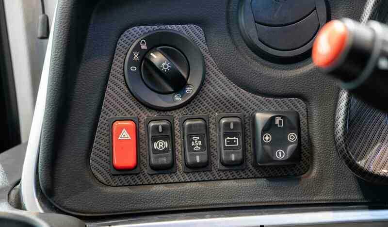 Khám phá nhanh xe buýt Mercedes-Benz tại Việt Nam: Sang xịn không kém khoang thương gia máy bay - Ảnh 12.