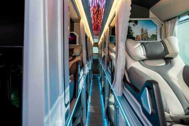 Khám phá nhanh xe buýt Mercedes-Benz tại Việt Nam: Sang xịn không kém khoang thương gia máy bay - Ảnh 20.