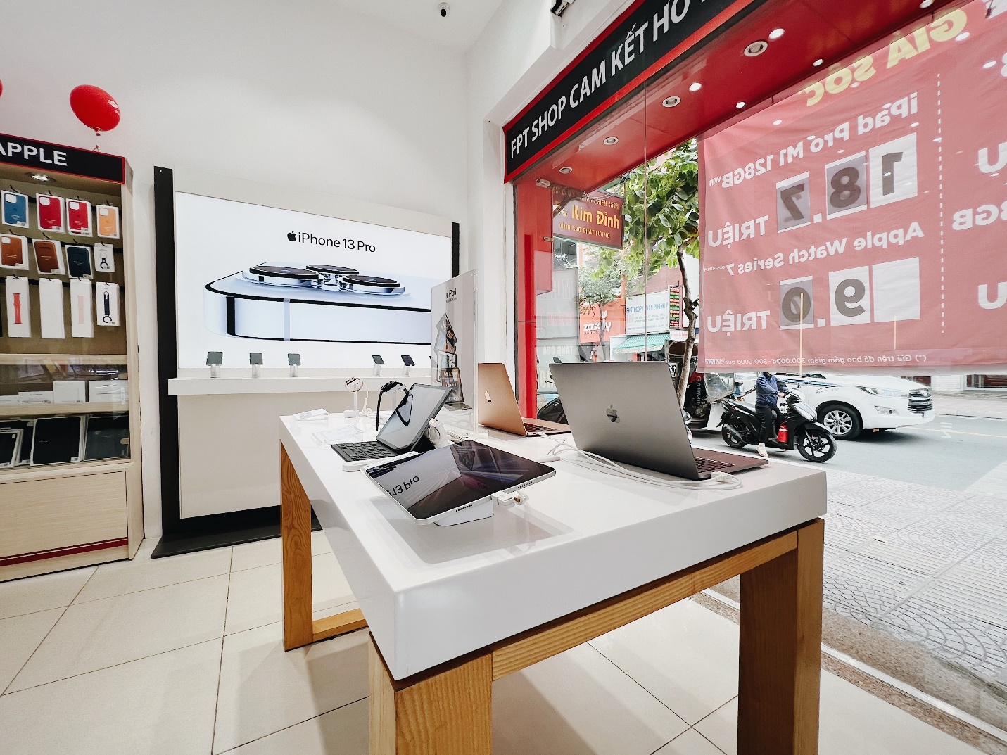 FPT Shop giảm giá iPhone 13 Pro Max đến 6 triệu mừng bóng đá Việt Nam vô địch SEA Games - Ảnh 3. FPT Shop giảm giá iPhone 13 Pro Max đến 6 triệu mừng bóng đá Việt Nam vô địch SEA Games - Ảnh 3.