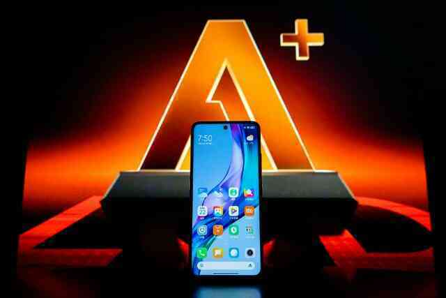 Redmi Note 11T Pro/Pro+ ra mắt: Thiết kế giống realme, chip Dimensity 8100, giá từ 5.9 triệu đồng