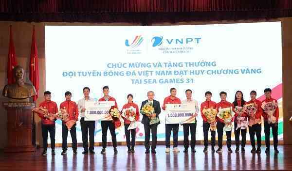 Tập đoàn VNPT thưởng “nóng” 2 tỷ đồng cho đội tuyển bóng đá nam U23 và đội tuyển bóng đá nữ Việt Nam