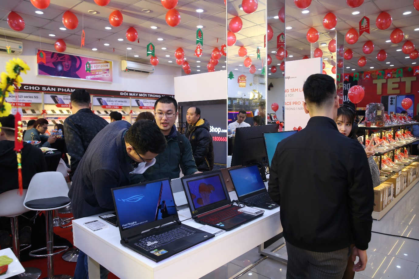 Đại tiệc laptop gaming FPT Shop, ngập tràn quà “khủng” - Ảnh 2. Đại tiệc laptop gaming FPT Shop, ngập tràn quà “khủng” - Ảnh 2.